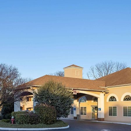 Days Inn & Suites By Wyndham Cherry Hill - Philadelphia Exteriör bild