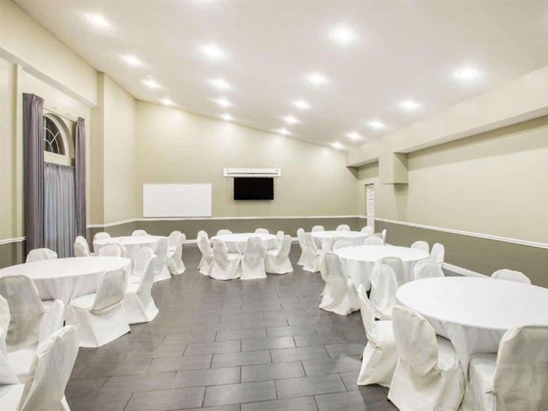 Days Inn & Suites By Wyndham Cherry Hill - Philadelphia Exteriör bild