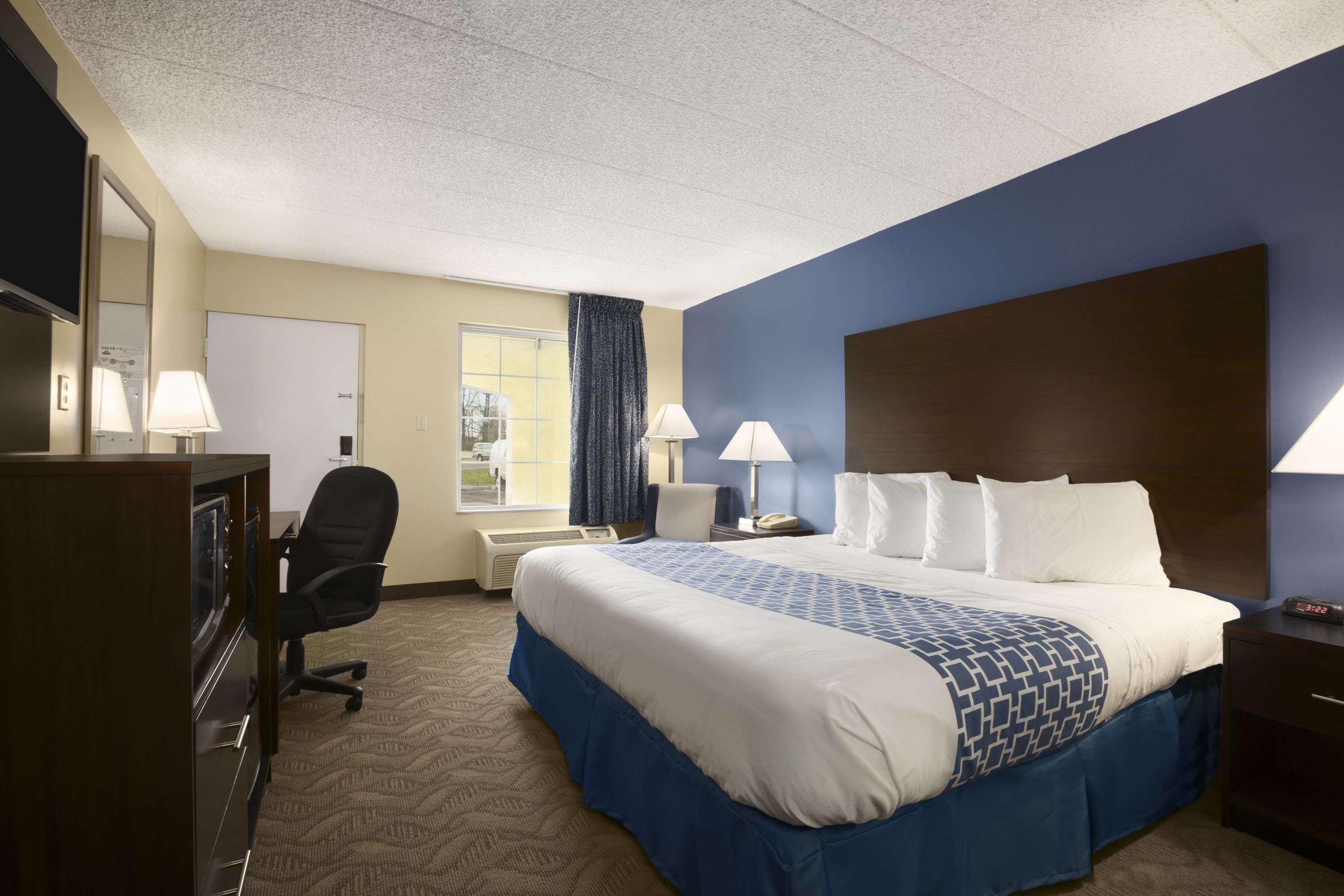 Days Inn & Suites By Wyndham Cherry Hill - Philadelphia Exteriör bild