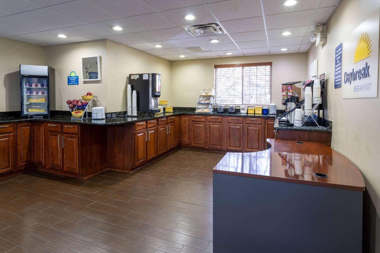 Days Inn & Suites By Wyndham Cherry Hill - Philadelphia Exteriör bild